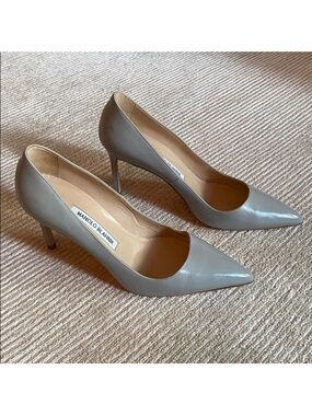 Manolo Blahnik Gray Patent Leather Pointed Pumps Closed Toe Heels Size 7.5